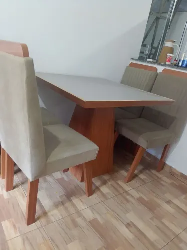 Mesa  de 4 cadeiras 