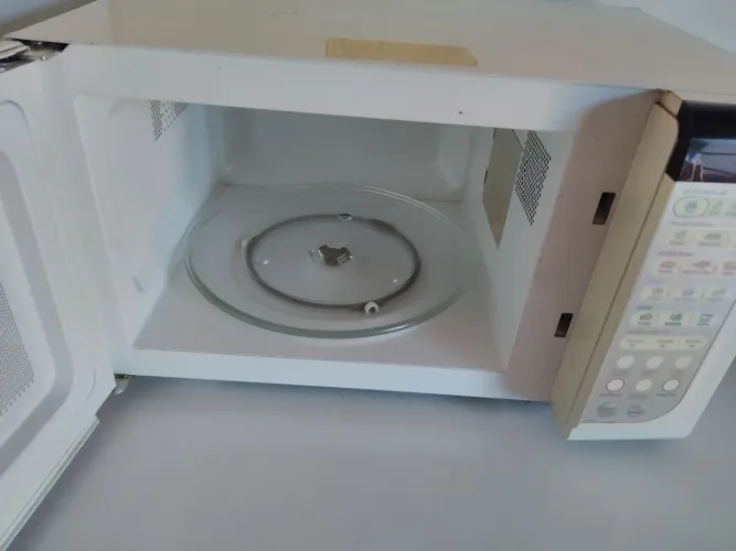 Vendo microondas Eletrolux 23 lts - 220 v . Funcionando perfeitamente.