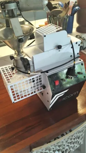 Máquina de fazer salgado