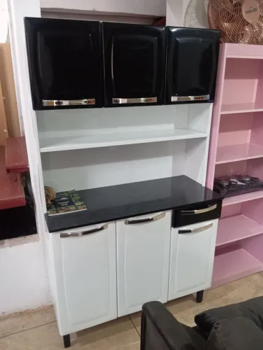 Armário de cozinha em aço novo