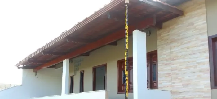 Casa próximo ao Mirante, 4 quartos, 3 banheiros, 2 salas2 vagas garagem. R$ 2.000,00 