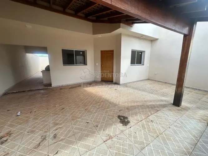 Casa Padrão em Cedral com 03 dormitórios e 02 vagas de garagem.