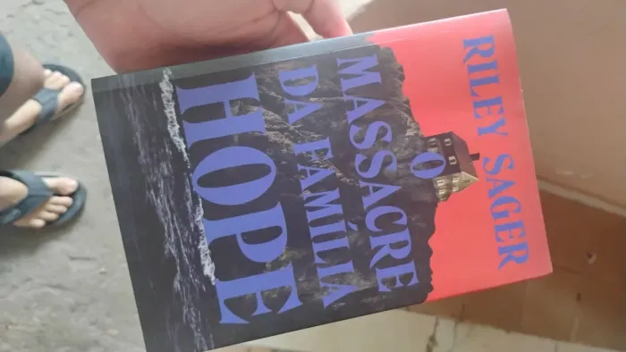 Livro: O Massacre da Família Hope