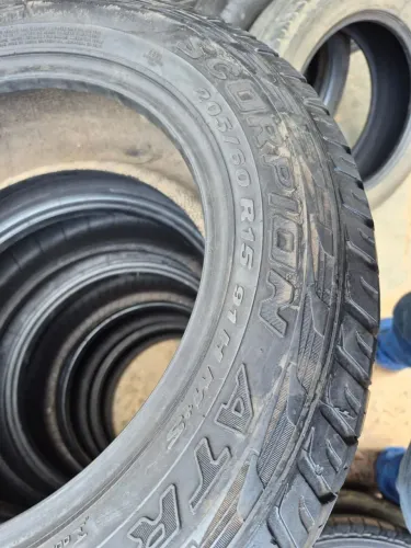 Par de pneus 205/60/15 Pirelli Scorpion ATR