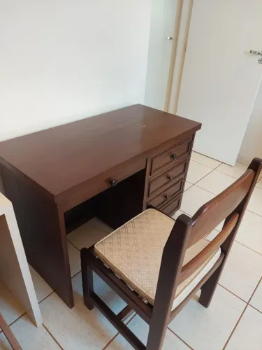 Escrivaninha em Madeira Maciça 5 Gavetas + Cadeira Estofada (Home Office)