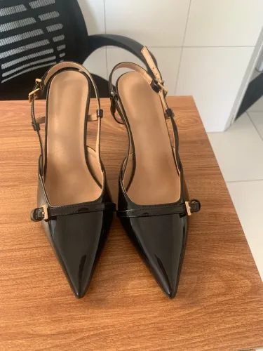 Sapato Scarpin Slingback em Verniz Preto - NOVO e Nunca Usado!