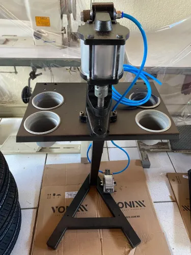 Máquina de pressão para ilhós