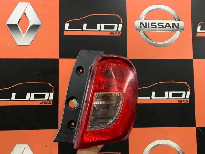 Lanterna traseira seminova - Nissan March 2014 2015 2016 2017