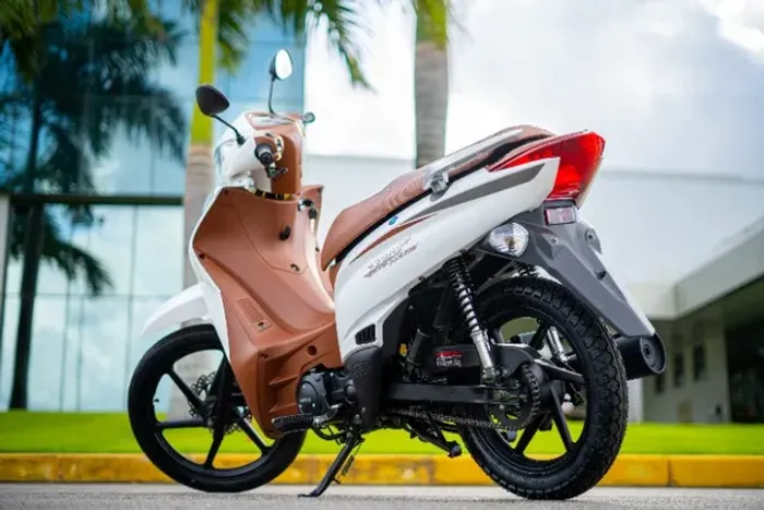 Shineray Jet 50s novo modelo com painel digital branca com marrom