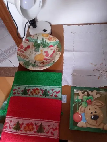 Jogo de toalhas de cozinha natalinas, sem uso, porta guardanapo de madeira 