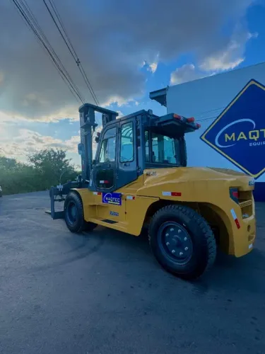 LOCAÇÃO DE EMPILHADEIRA DE 10T/16T - COM E SEM CABINE