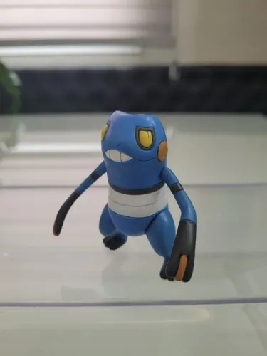 Boneco de Pokémon Croagunk