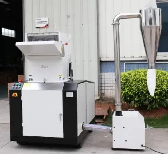 XC-GP300-SP MOINHO TRITURADOR P/ PLASTICO ACUSTICO COM SILO. 310MMX300MM. MOTOR 7,5CV