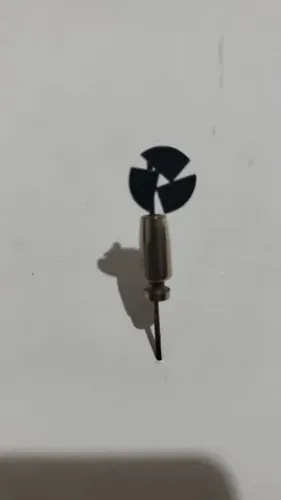 Banco Nacional Broche com a logo marca do queijo minas
