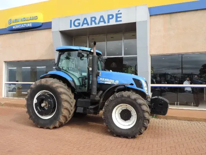 Trator - New Holland - T7.245 Cabinado - 4x4 - 213cv - Ano 2015