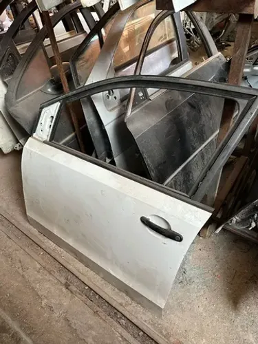 Up 2 porta ano 2020 porta dianteira esquerda 