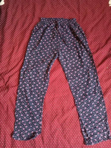 Calça de tecido estampada tamanho P 