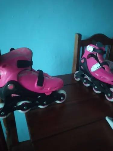 Patins Infantil Rosa - Tamanho 35 a 38. Para vender logo 130 reais.