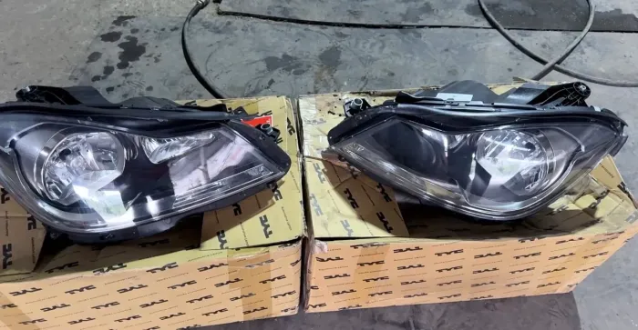 Par farol Mercedes C-180
