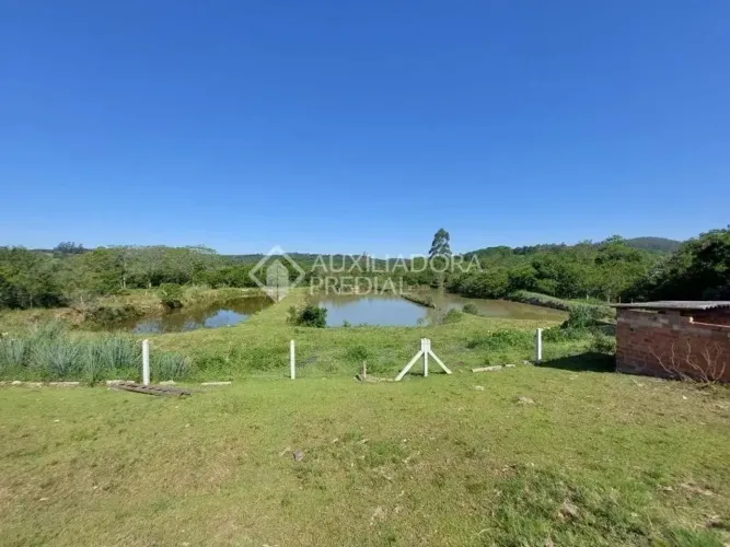 Lindo sitio com 13.700 M² de área total.