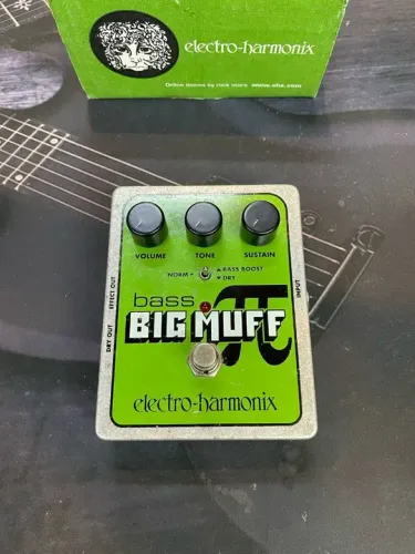 Pedal para contra Baixo Electro Harmonix Big Muff PI