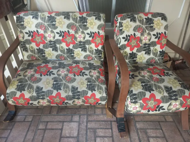 Poltronas estilo vintage com estampa floral