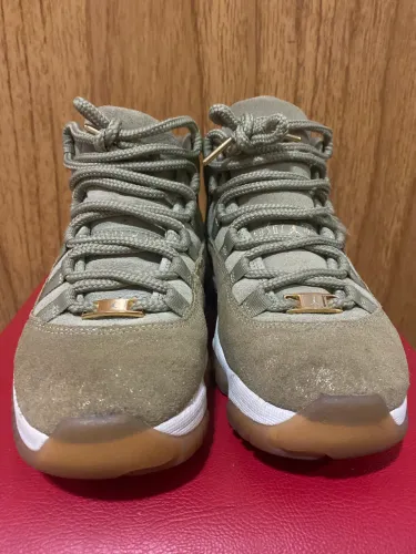 Tênis Jordan Air Retrô Olive/Metallic