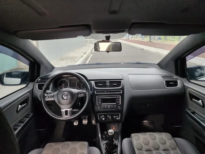 Volkswagen Fox Selecao 1.0 Total Flex 8V 5P 2014