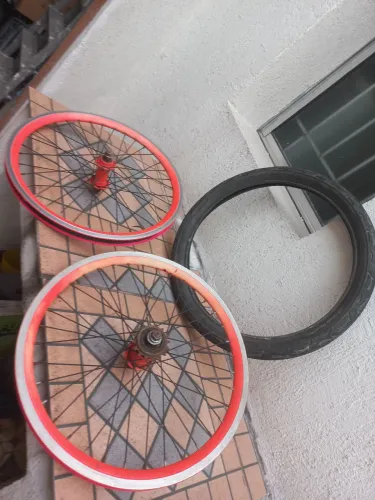 Par de aro 20 aero + 1 pneu = 100 Reais