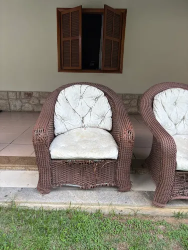 Vendo cadeira de fibra  para área externa 