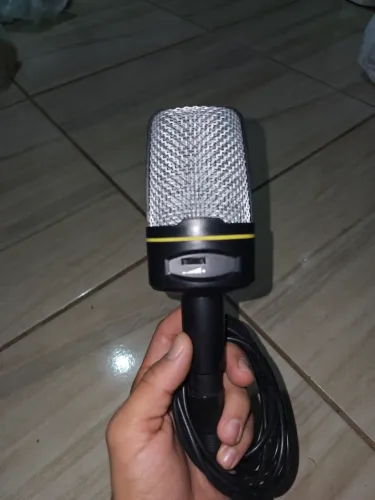Microfone Condenser para Gravação de Áudio