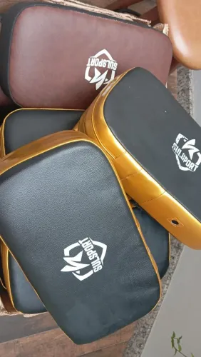 12 Aparadores de chute usados em boas condições.