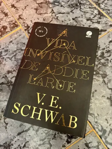 Livro A vida invisível de Addie Larue