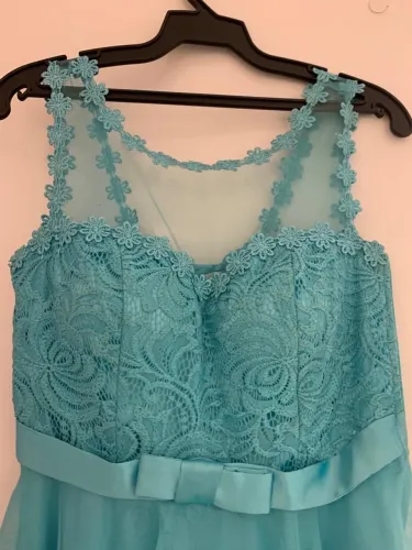 Vestido Azul Tiffany com Detalhes em Renda