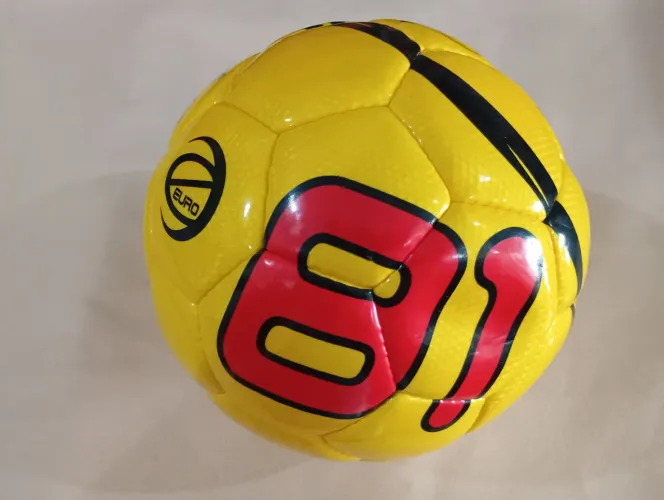 Bola de futebol de campo 81(euro)