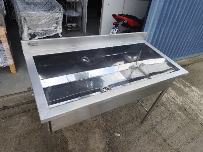 Tanque 120cm x 60cm x 90cm, Tampo Chapa 20#, Pés Tubulares, fabricado em Inox