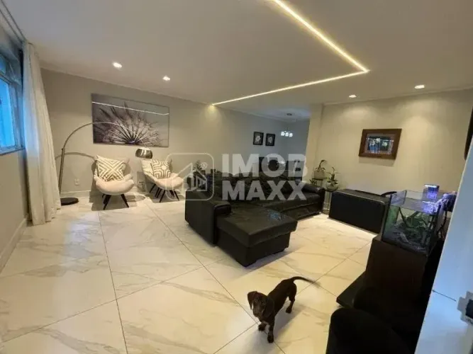 Luxuosa Casa na Asa Sul: 6 Dormitórios e 4 Suítes à Venda na W3 - 709 sul