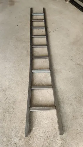 Escada de aço reforçada