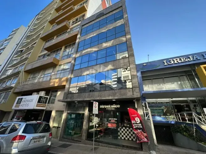 Cobertura de 01 quarto com 44m² para alugar no Centro de Florianópolis.