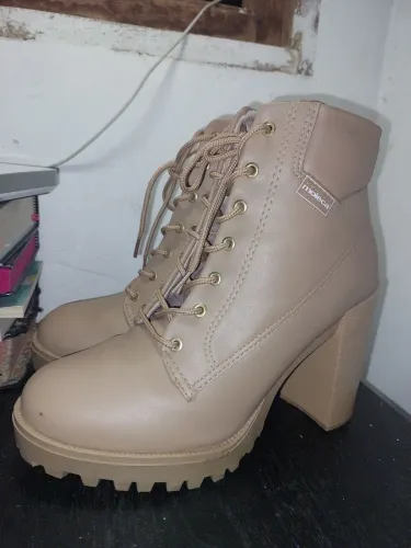 Bota coturno moleca novíssima