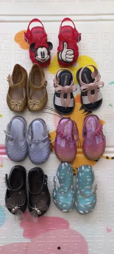 Vendo sandálias Mini Melissa