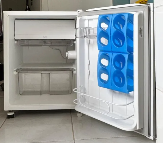 Refrigerador compacto Consul 80