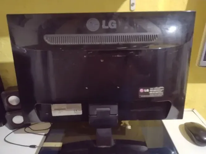 Monitor LG Flatron E1941 ja vai com os cabos so ligar e usar