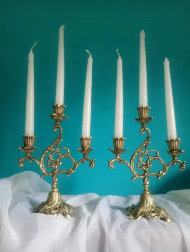 Antigo par de castiçais / candelabro 3 pontas em bronze <br>