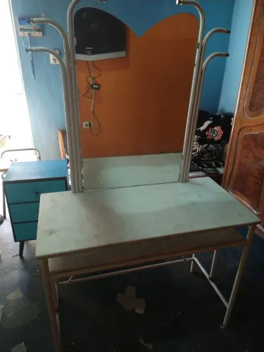 PENTEADEIRA MARMORE MUITO BEM CONSERVADA