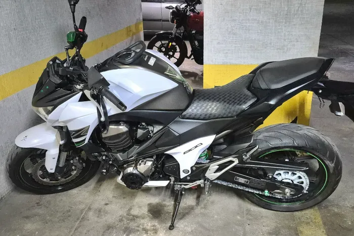 KAWAZAKI Z -800 ABSOLUTAMENTE IMPECÁVEL!