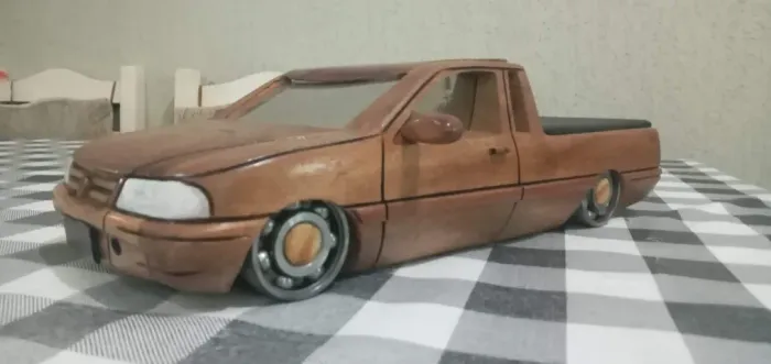 miniatura de madeira saveiro ( nao troca )