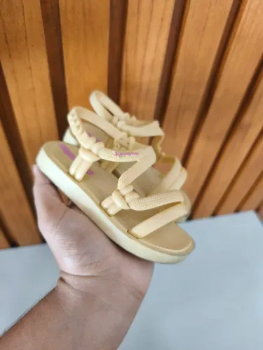 Sandália Infantil Ipanema - N° 20/21 Conforto e Estilo!