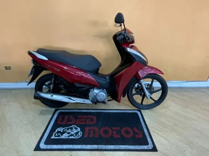 Honda Biz 125 2019 vermelha