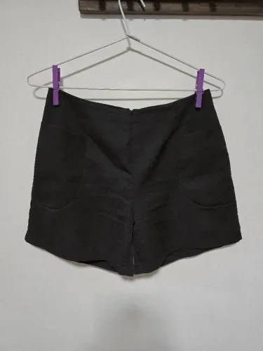 Shorts Preto Cintura Média-Alta